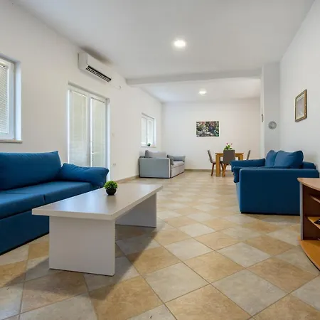 Guest house With Pool 